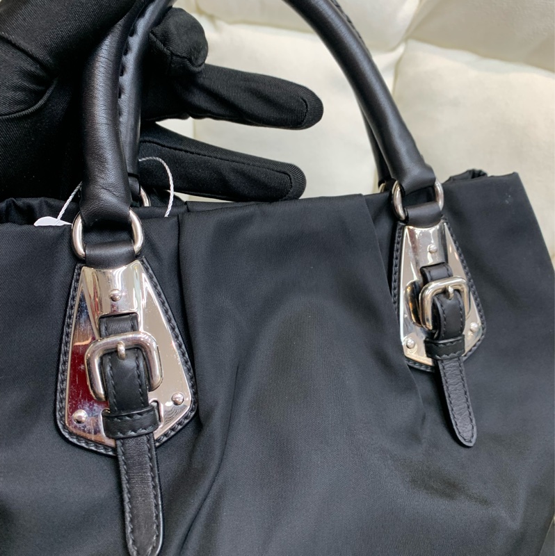 Prada 黑色降傘料手拎包 XB571-12