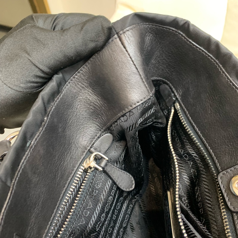 Prada 黑色降傘料手拎包 XB571-17