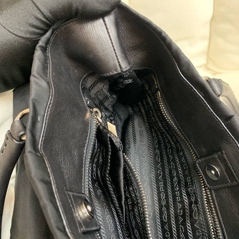Prada 黑色降傘料手拎包 XB571-18