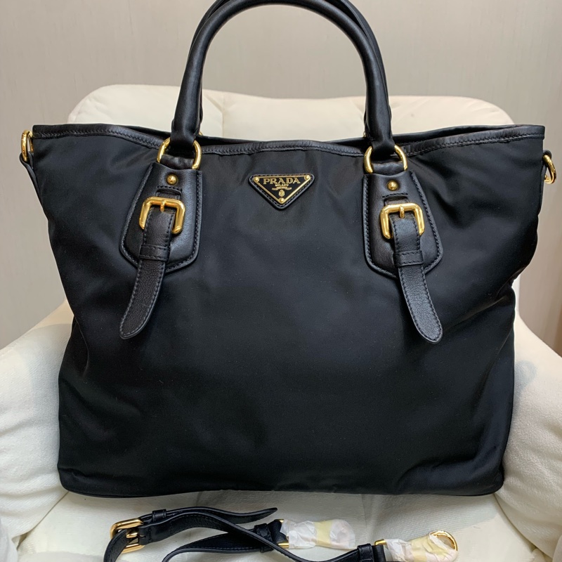 Prada 黑色降傘布料 金扣 2way 手拎斜背包 XB530-0