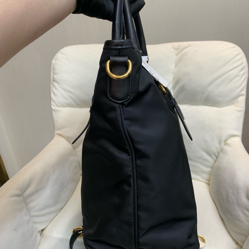 Prada 黑色降傘布料 金扣 2way 手拎斜背包 XB530-1