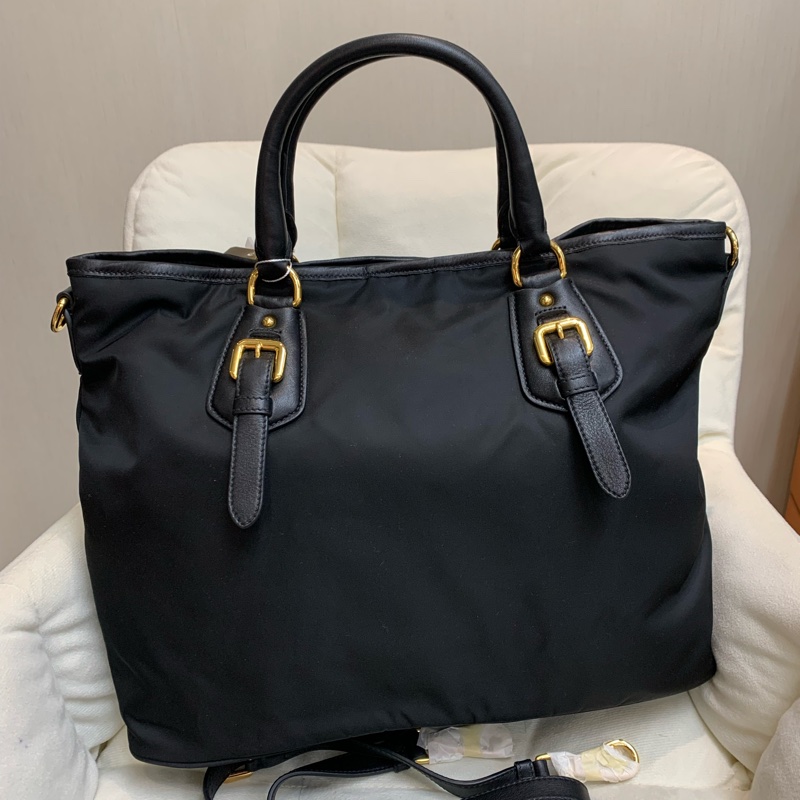 Prada 黑色降傘布料 金扣 2way 手拎斜背包 XB530-2