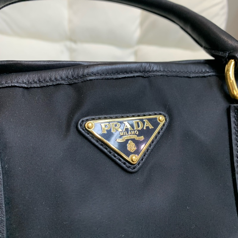 Prada 黑色降傘布料 金扣 2way 手拎斜背包 XB530-5