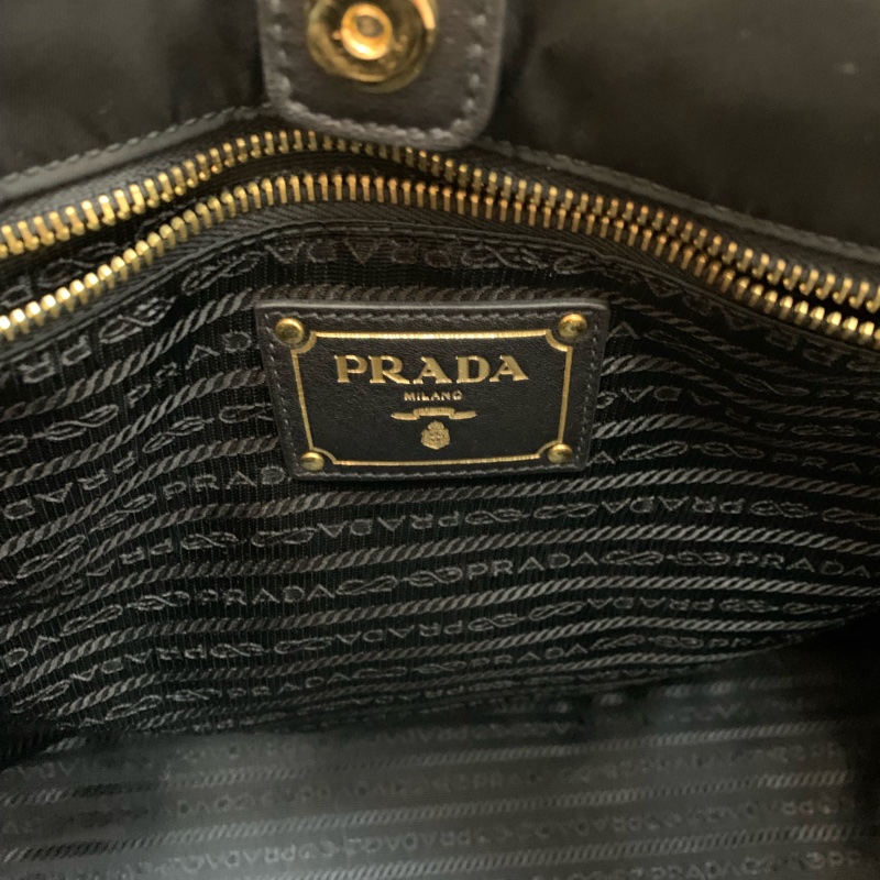 Prada 黑色降傘布料 金扣 2way 手拎斜背包 XB530-7