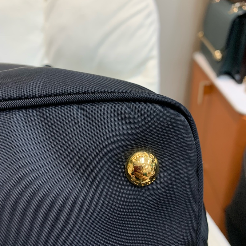 Prada 黑色降傘布料 金扣 2way 手拎斜背包 XB530-16