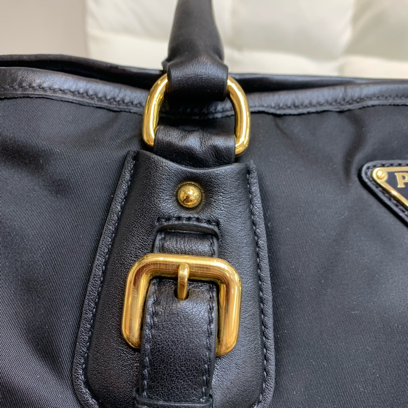 Prada 黑色降傘布料 金扣 2way 手拎斜背包 XB530-29