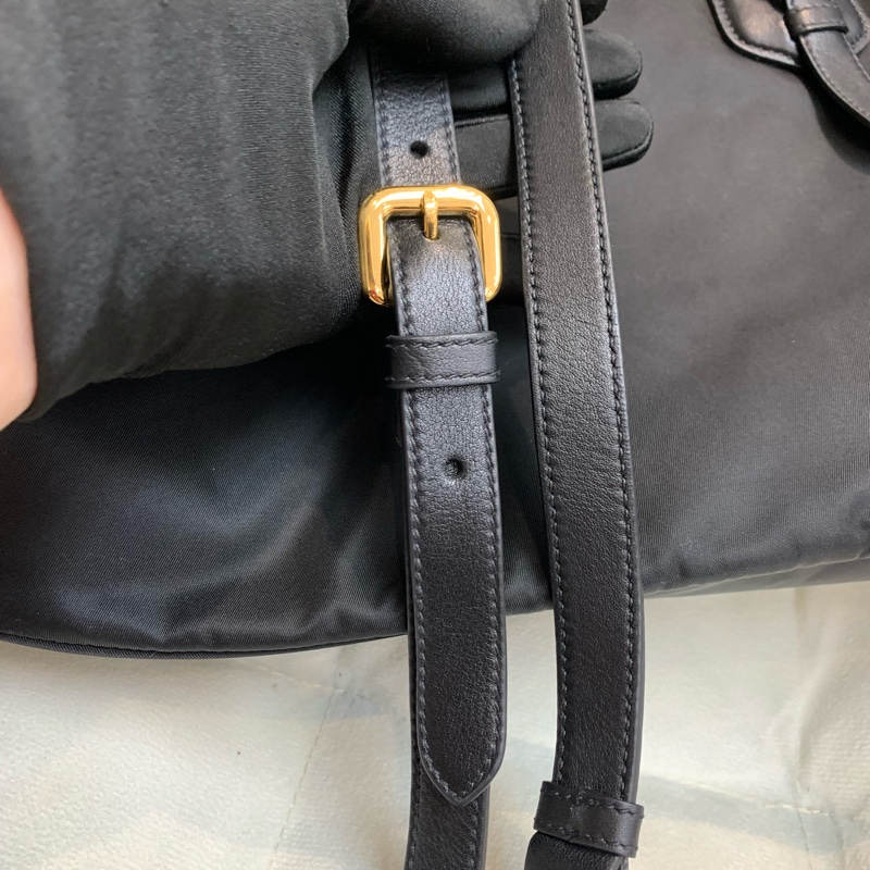 Prada 黑色降傘布料 金扣 2way 手拎斜背包 XB530-35