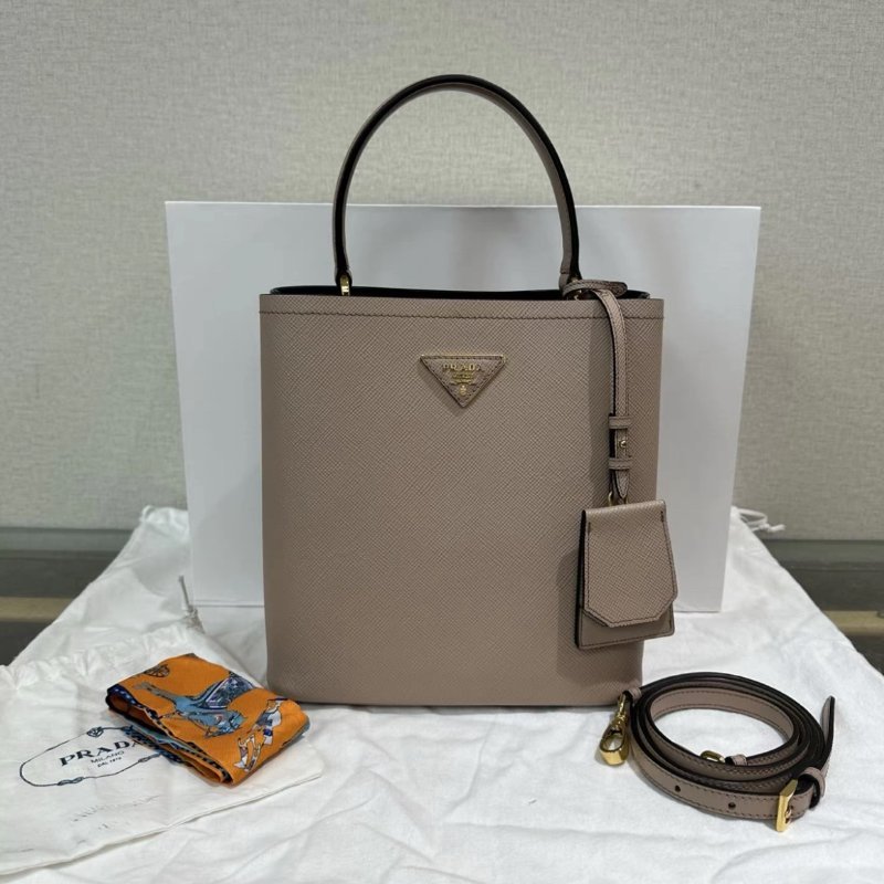 PRADA panier金扣手提斜背水桶包 22*23*14 98新配件:盒子塵袋絲巾-0
