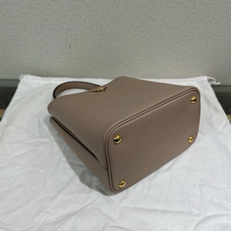 PRADA panier金扣手提斜背水桶包 22*23*14 98新配件:盒子塵袋絲巾-2