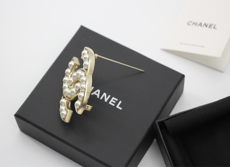 Chanel B19V仿珍珠粒粒金屬邊框CC胸針-4
