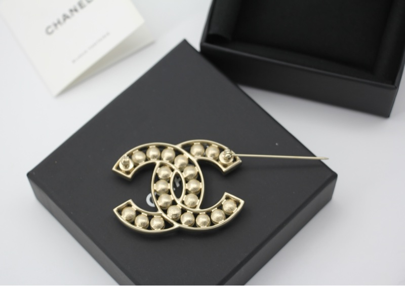 Chanel B19V仿珍珠粒粒金屬邊框CC胸針-8