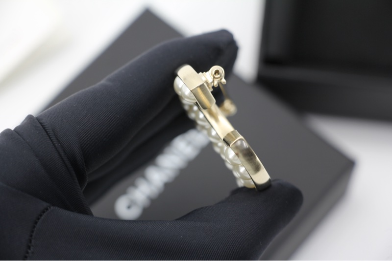 Chanel B19V仿珍珠粒粒金屬邊框CC胸針-10