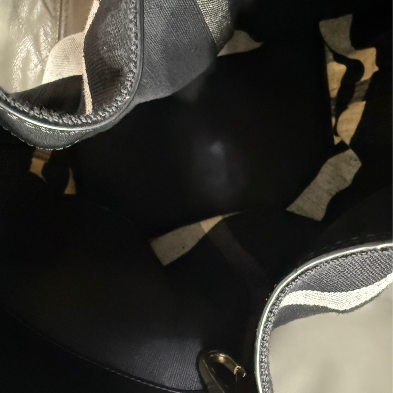 ⭐️BURBERRY 很稀有的黑水桶包-11