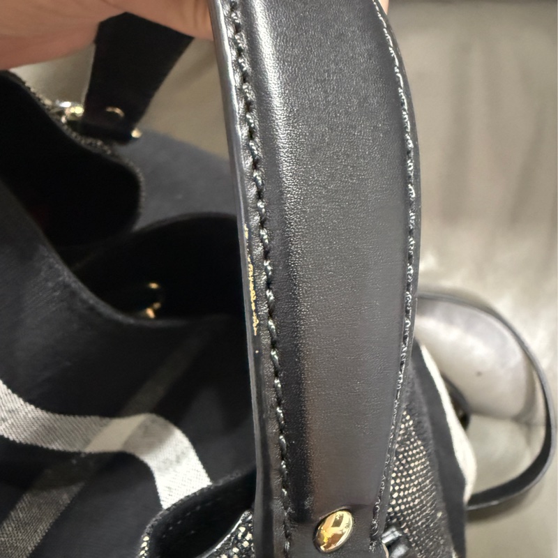 ⭐️BURBERRY 很稀有的黑水桶包-16