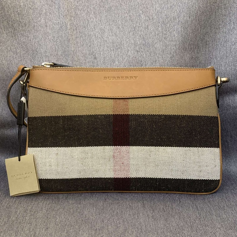 Burberry/巴寶莉/經典格子斜挎包/尺寸:26x17-0