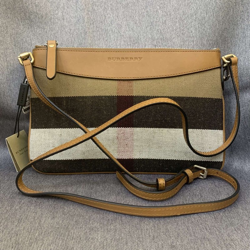Burberry/巴寶莉/經典格子斜挎包/尺寸:26x17-1