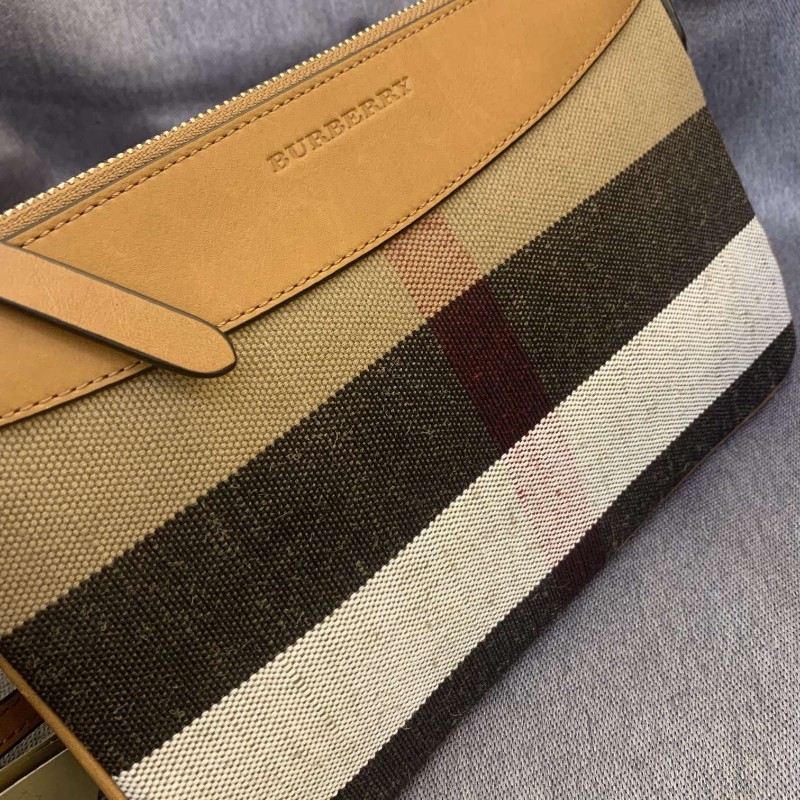 Burberry/巴寶莉/經典格子斜挎包/尺寸:26x17-3