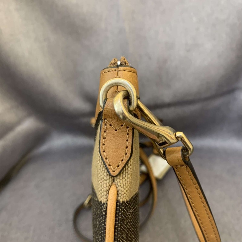 Burberry/巴寶莉/經典格子斜挎包/尺寸:26x17-5