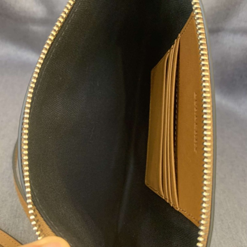 Burberry/巴寶莉/經典格子斜挎包/尺寸:26x17-6