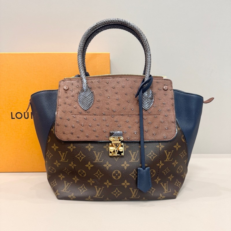 LV路易威登 高工價款老花駝鳥皮拼蜥蜴手柄 金色鎖扣秋千包手提包-0