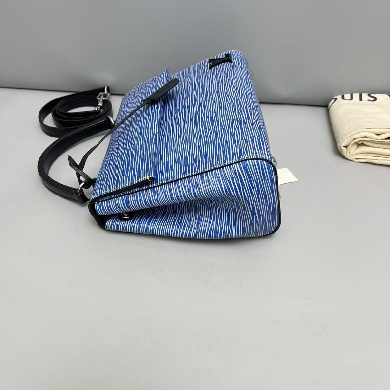 LV路易威登Cluny bb藍色水波紋手提肩背包-7