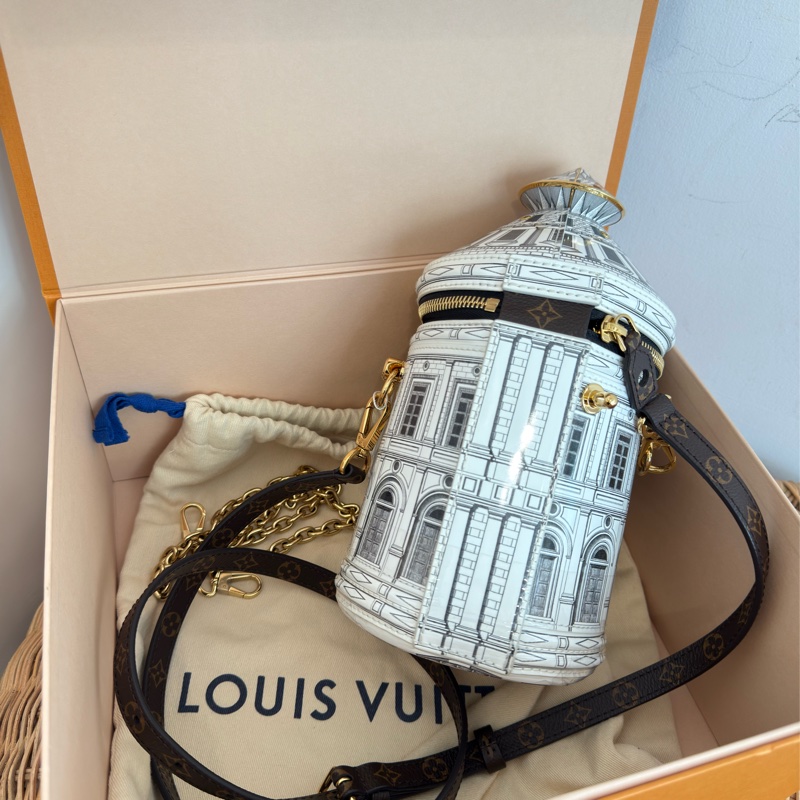 絕版真品 LV&Fornasetti聯名CANNES白色羅浮宮發財桶M59143-1