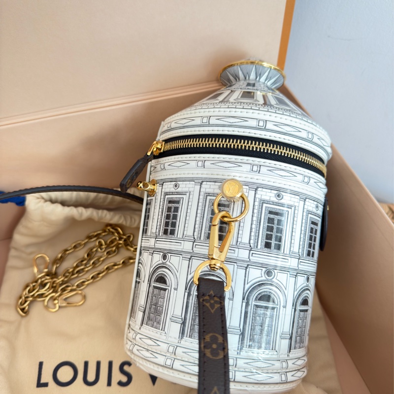 絕版真品 LV&Fornasetti聯名CANNES白色羅浮宮發財桶M59143-4