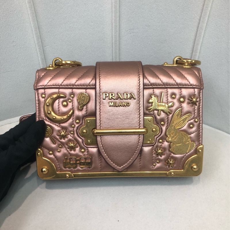 PRADA 粉色矜貴限量盒子 手袋 XB581-0