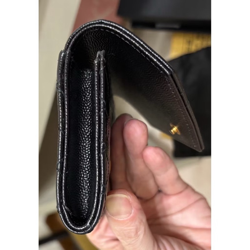 YSL Monogram 黑金魚子醬菱格V型縫線信封式零錢卡包短夾-5