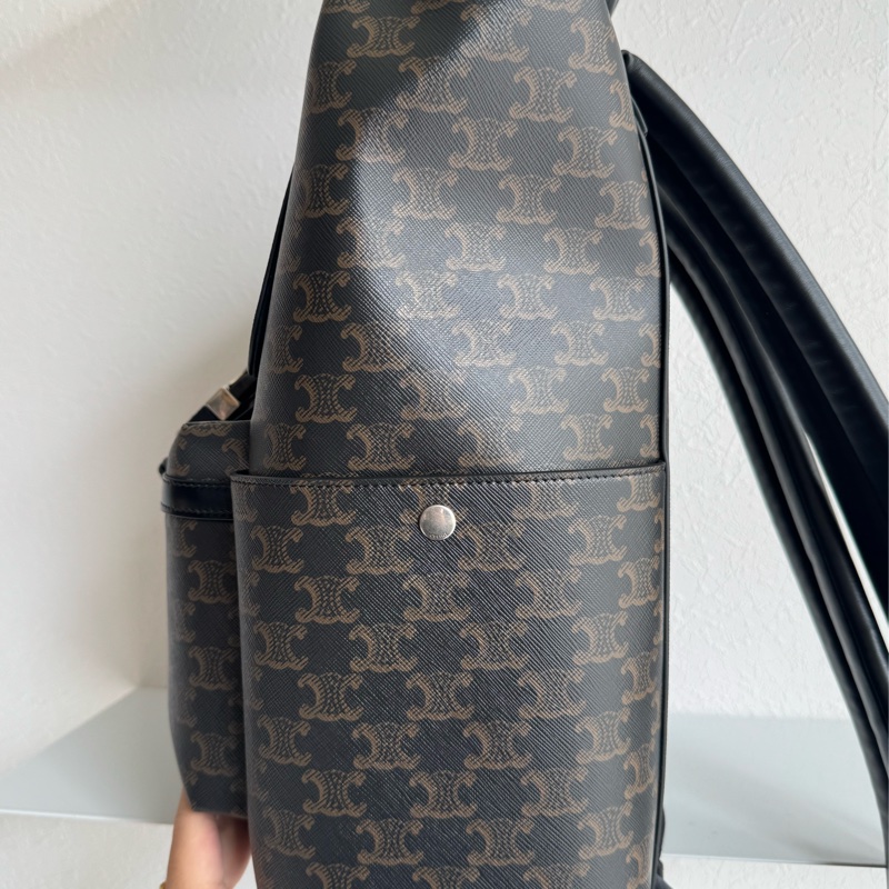 celine滿版pvc後背包-3