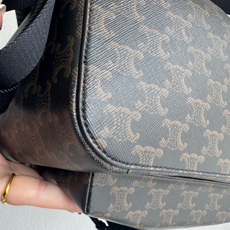 celine滿版pvc後背包-5