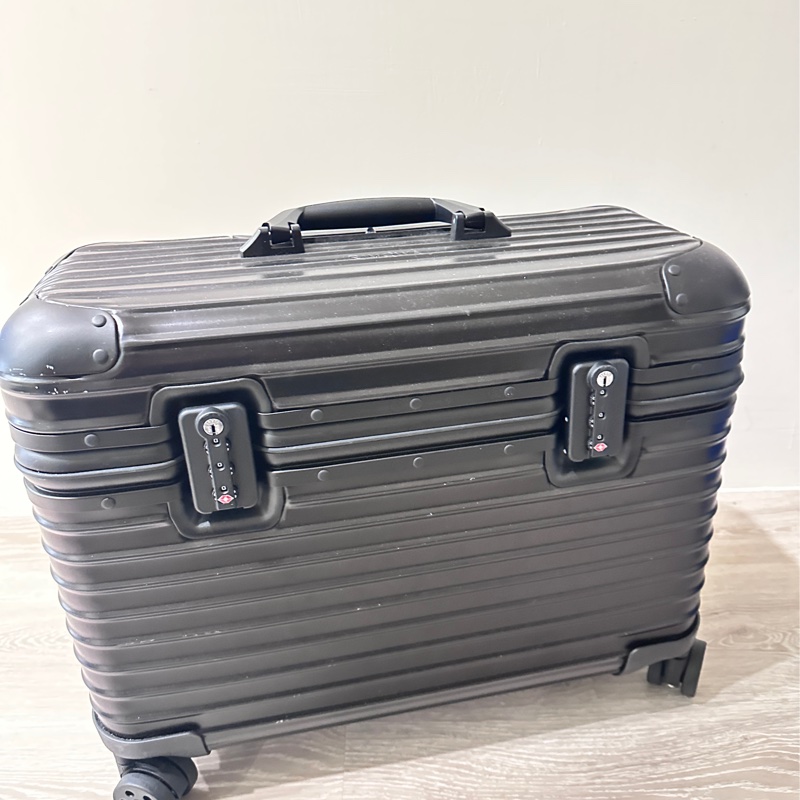 ✨ RIMOWA pilot 機長箱｜黑色｜只用過一次｜幾乎全新 ✨-0