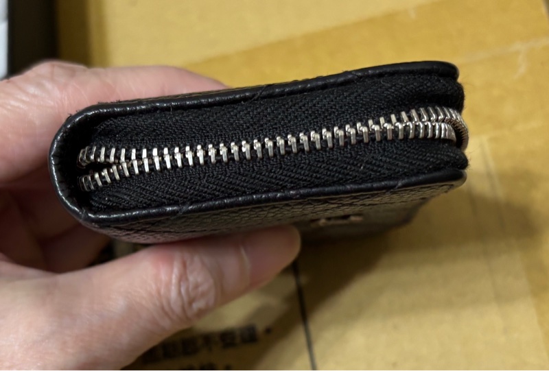Chanel 黑色銀扣ㄇ字型拉鍊零錢包-2