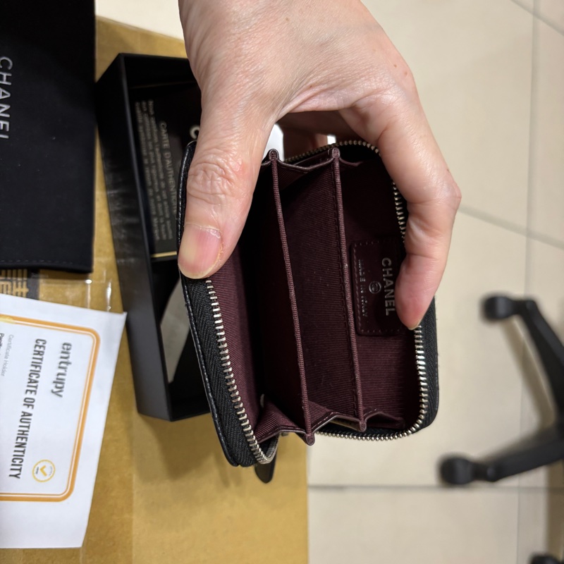 Chanel 黑色銀扣ㄇ字型拉鍊零錢包-7