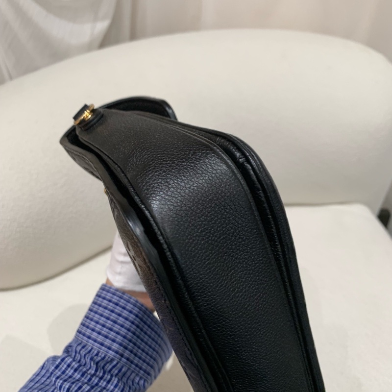 LV 路易威登 郵差斜挎包 常規 女款 黑色 芯片款 尺寸約25x7x19cm~-15