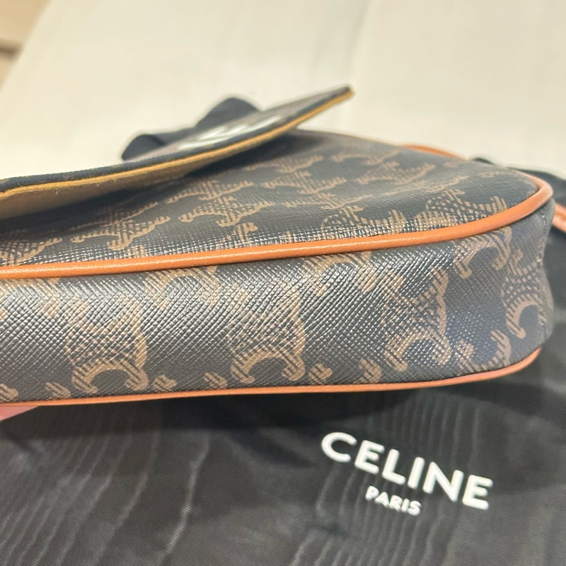 CELINE老花三角包-4