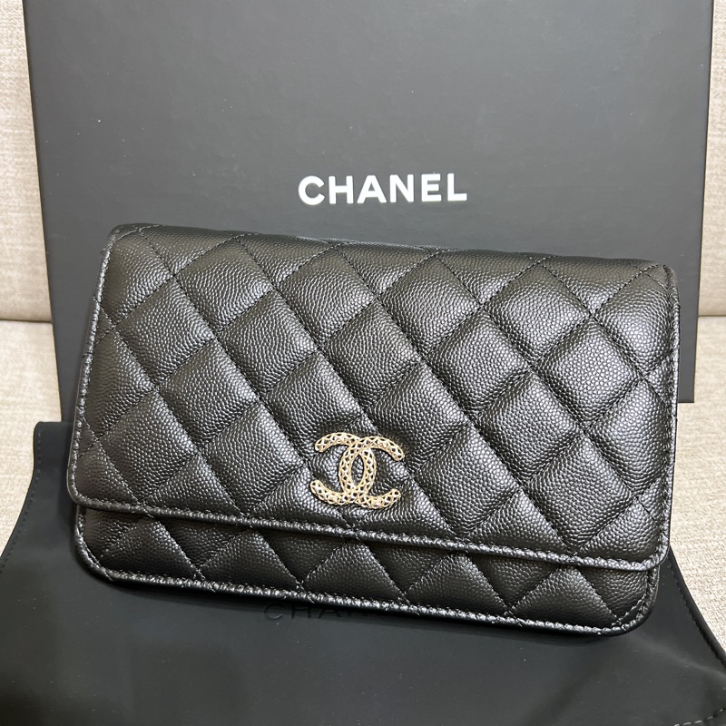 全新 Chanel 香奈兒 黑金 鏤空大logo 荔枝牛皮 魚子醬 WOC-0