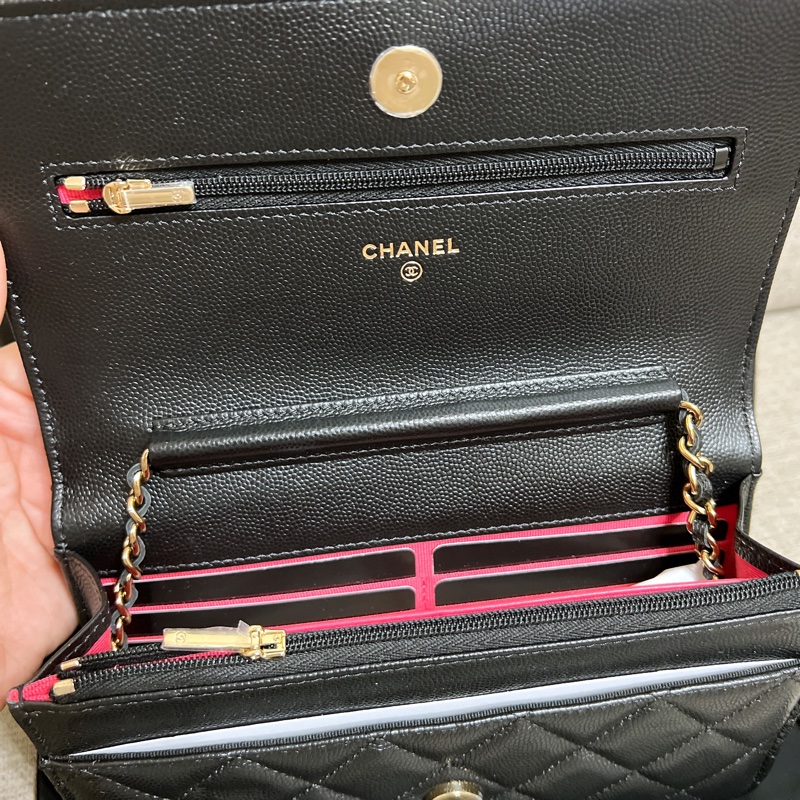 全新 Chanel 香奈兒 黑金 鏤空大logo 荔枝牛皮 魚子醬 WOC-2