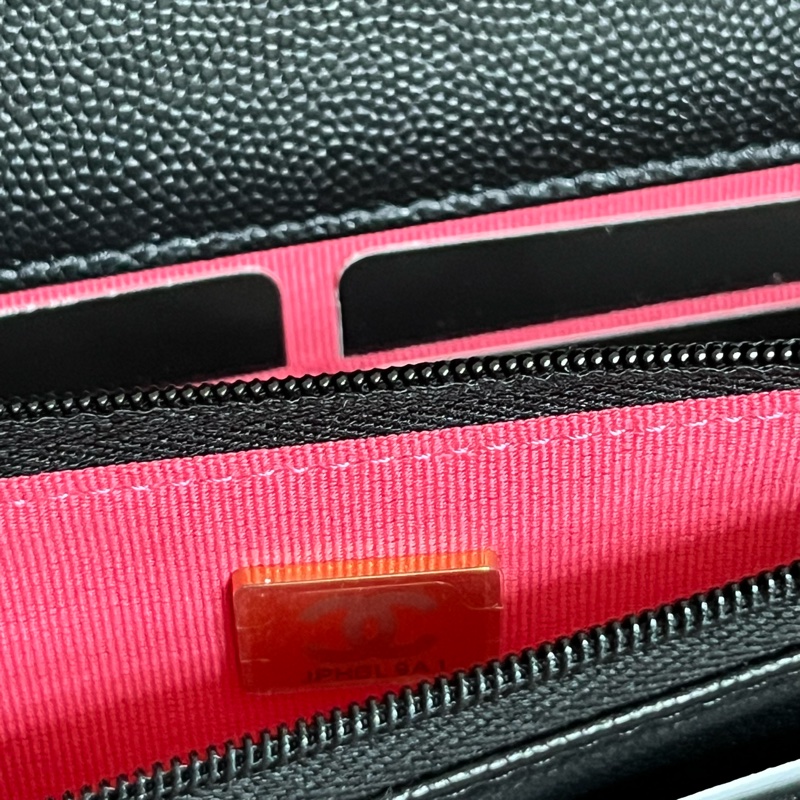 全新 Chanel 香奈兒 黑金 鏤空大logo 荔枝牛皮 魚子醬 WOC-3