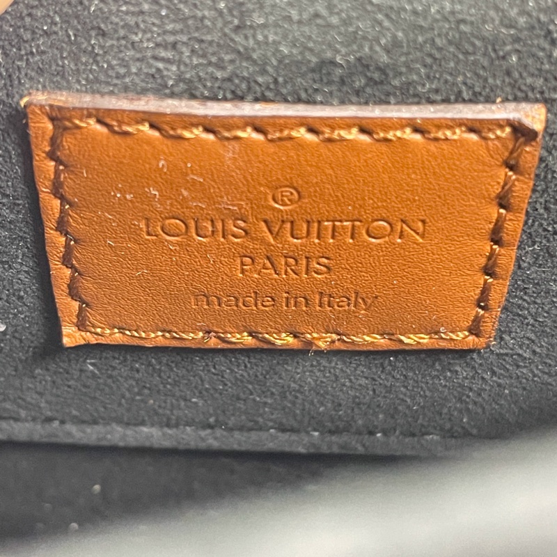 LV Dauphin-24