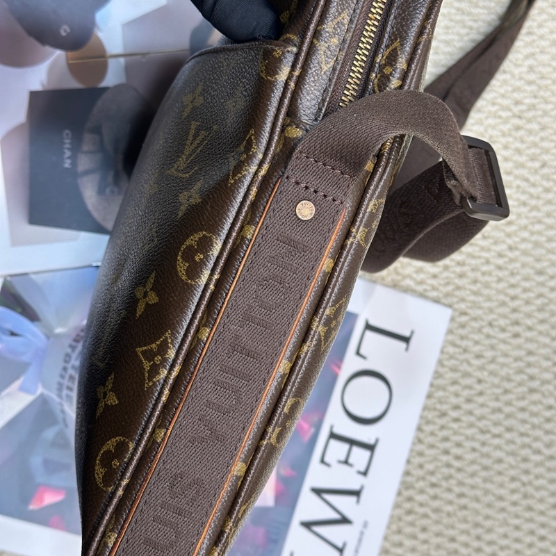 Lv 中古 郵差斜挎包 尺寸約25×26cm~-4