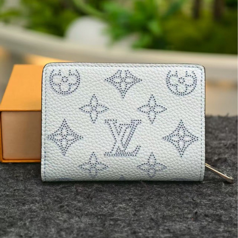 LV 月光女神 鏤空短款錢包 藍色 芯片 底長約11.5 附盒塵袋-1