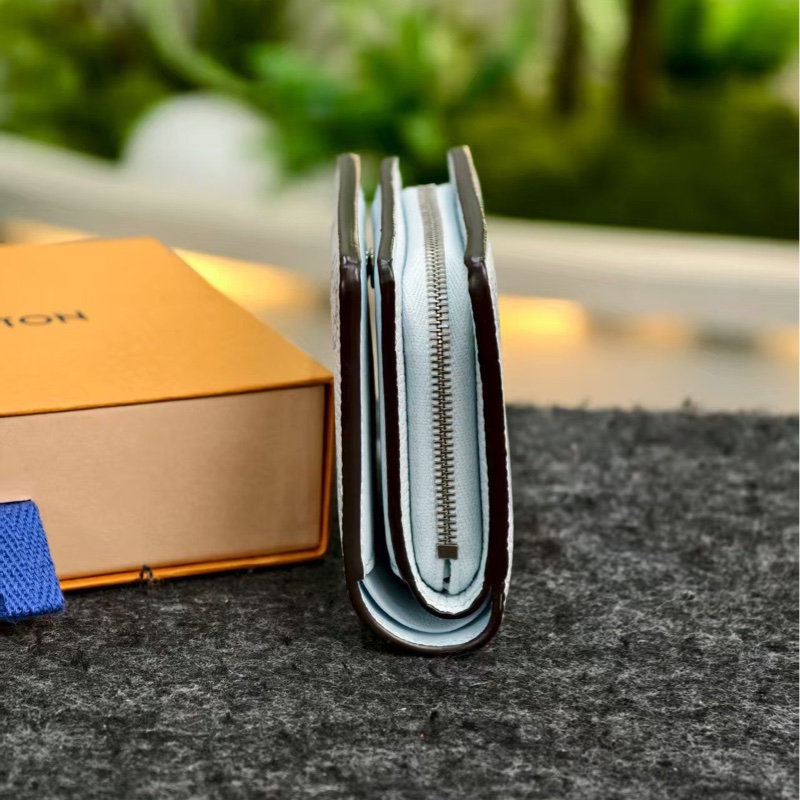 LV 月光女神 鏤空短款錢包 藍色 芯片 底長約11.5 附盒塵袋-3