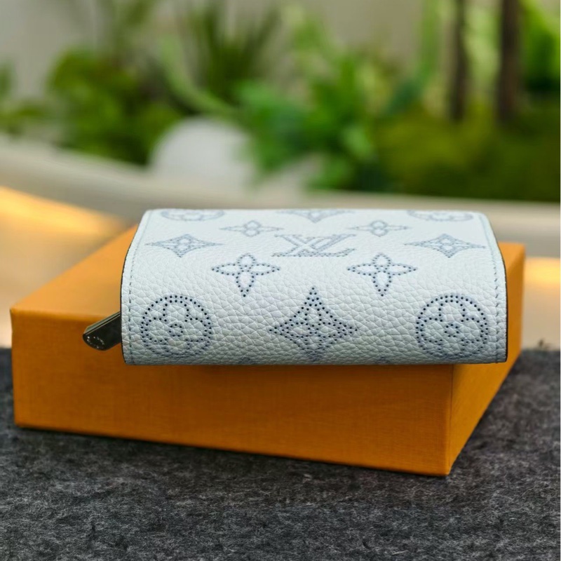 LV 月光女神 鏤空短款錢包 藍色 芯片 底長約11.5 附盒塵袋-5