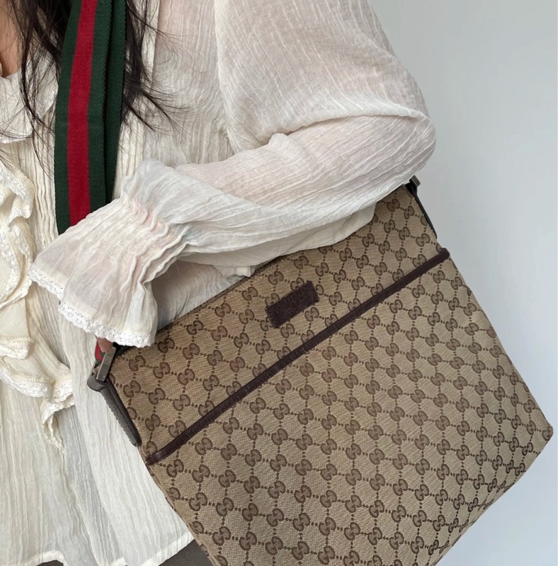 莉亞精品♡Gucci 189751 拉鍊斜背包 九新美包-1