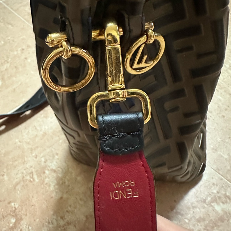 Fendi 中型水桶袋-14