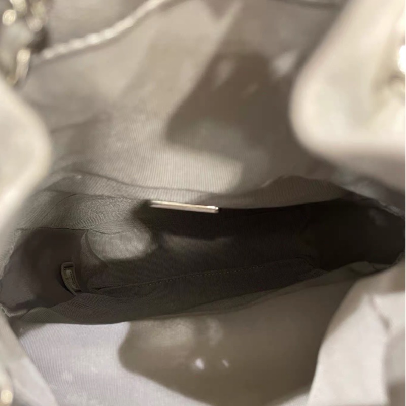 香奈兒/Chanel 銀色 雙肩背包 21開帶卡 金屬質感小羊皮 43.0 × 23 × 9.0 cm-5