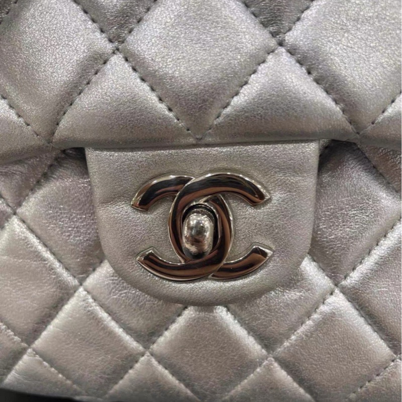 香奈兒/Chanel 銀色 雙肩背包 21開帶卡 金屬質感小羊皮 43.0 × 23 × 9.0 cm-6