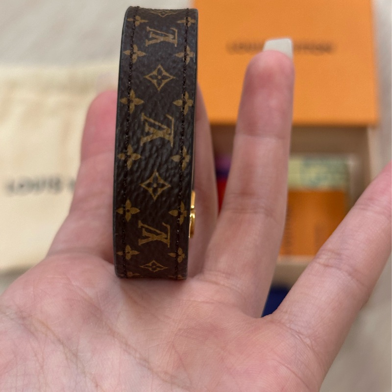 Lv皮革手環-2