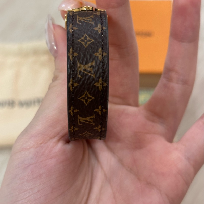 Lv皮革手環-4